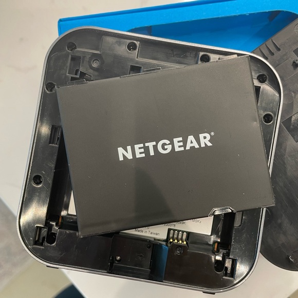 Netgear Nighthawk mobile hotspot router MR1100 from AT&T - Picture 5 of 9